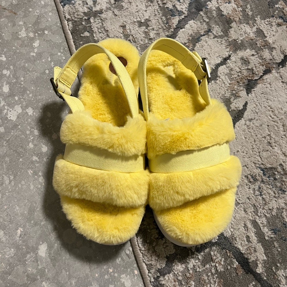 Koolaburra by UGG yellow slippers size 8, never worn